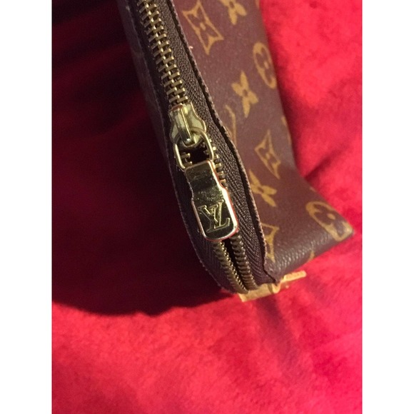 Louis Vuitton Mono Cosmetic Bag - Picture 5 of 10